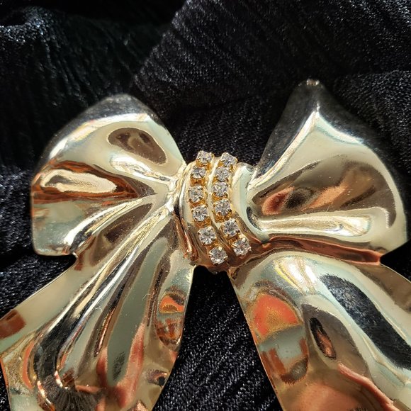 Vintage Large Gold Tone Bow with Rhinestone Centre Collar Pin - Picture 2 of 11